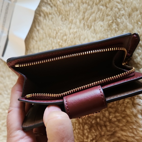 Gorgeous NWOT Coach Signature Wildflower Bi-fold Snap Front Wallet 🩷🌼 - Picture 10 of 16